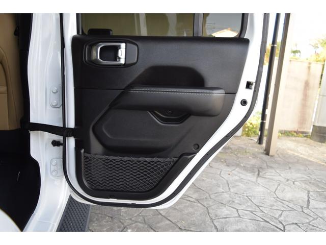 ジープ・ラングラーアンリミテッド サハラ ローンチエディション ベージュレザーシート ヘッドライナー 8.4インチタッチパネルモニター TV カープレイ リアカメラ スチールバンパー グリルガード USリアバンパー 17インチAW ATタイヤ(47枚目)