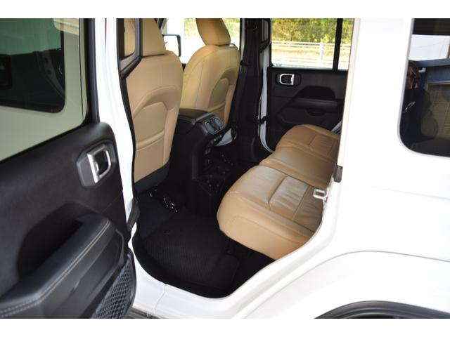 ジープ・ラングラーアンリミテッド サハラ ローンチエディション ベージュレザーシート ヘッドライナー 8.4インチタッチパネルモニター TV カープレイ リアカメラ スチールバンパー グリルガード USリアバンパー 17インチAW ATタイヤ(49枚目)