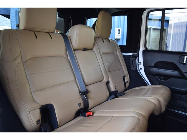 ジープ・ラングラーアンリミテッド サハラ ローンチエディション ベージュレザーシート ヘッドライナー 8.4インチタッチパネルモニター TV カープレイ リアカメラ スチールバンパー グリルガード USリアバンパー 17インチAW ATタイヤ(50枚目)