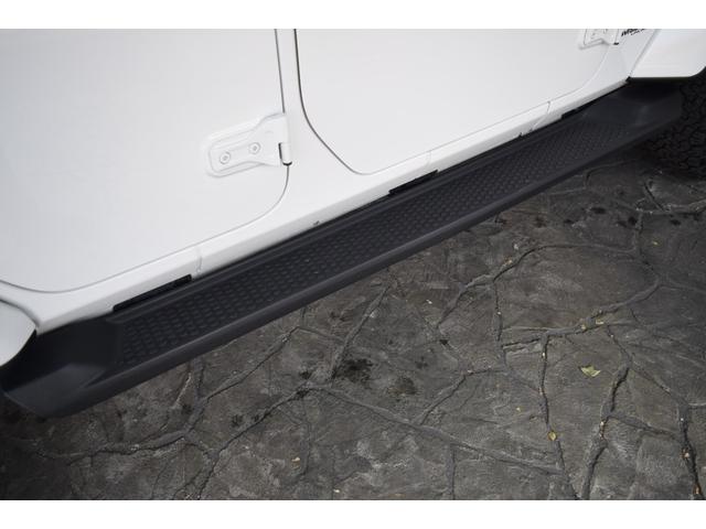 ジープ・ラングラーアンリミテッド サハラ ローンチエディション ベージュレザーシート ヘッドライナー 8.4インチタッチパネルモニター TV カープレイ リアカメラ スチールバンパー グリルガード USリアバンパー 17インチAW ATタイヤ(52枚目)