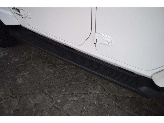 ジープ・ラングラーアンリミテッド サハラ ローンチエディション ベージュレザーシート ヘッドライナー 8.4インチタッチパネルモニター TV カープレイ リアカメラ スチールバンパー グリルガード USリアバンパー 17インチAW ATタイヤ(53枚目)