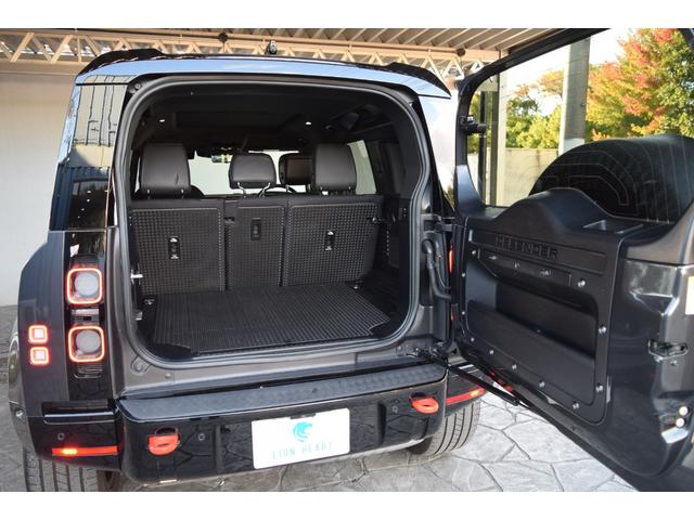 ディフェンダー １１０Ｘ　Ｄ３００　カルパチアングレー　ブラックエクステリアパック　エアサス　コールドクライメイトパック　２２インチＡＷ　カラードキャリパー　同色スペアタイヤカバー　ＨＵＤ　ドラレコ　ＥＴＣ　デジタルミラー（19枚目）