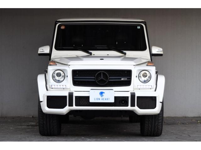 グリルなど各部がブラックアウトされスタイリッシュな１台に仕上がっております。