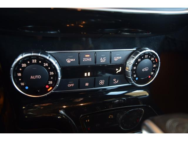 デュアルオートエアコン機能も備わります。