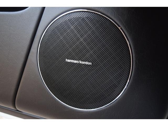 ハーマンカードンサウンドシステムも装備されております。