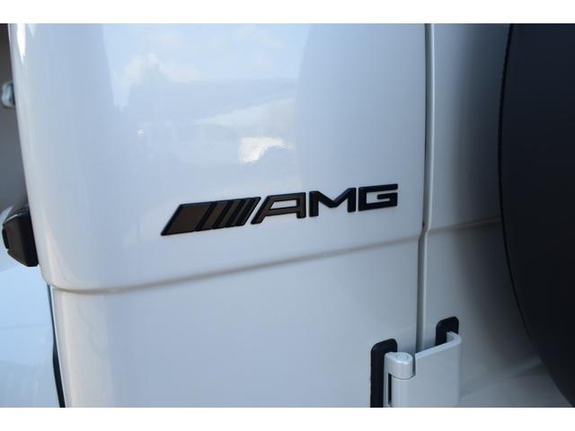 エンブレムもマッド加工がされております。