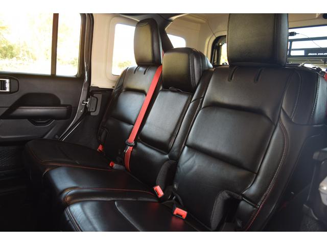 ジープ・ラングラーアンリミテッド ルビコン　リーコン　１００台限定車　べストップサンライダー（ハードＴＯＰあり）　ジェプセン１インチリフトアップ　４本出しマフラー　スミティビルトルーフラック　ＧＡＲＶＩＮトレイルラック　ファブテックカーゴラック（22枚目）