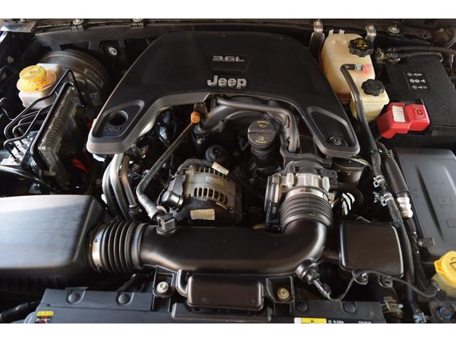 ジープ・ラングラーアンリミテッド ルビコン　リーコン　１００台限定車　べストップサンライダー（ハードＴＯＰあり）　ジェプセン１インチリフトアップ　４本出しマフラー　スミティビルトルーフラック　ＧＡＲＶＩＮトレイルラック　ファブテックカーゴラック（25枚目）