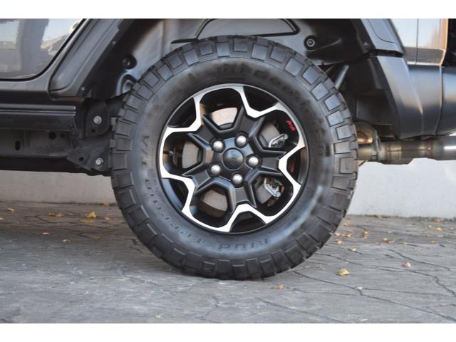 ジープ・ラングラーアンリミテッド ルビコン　リーコン　１００台限定車　べストップサンライダー（ハードＴＯＰあり）　ジェプセン１インチリフトアップ　４本出しマフラー　スミティビルトルーフラック　ＧＡＲＶＩＮトレイルラック　ファブテックカーゴラック（38枚目）