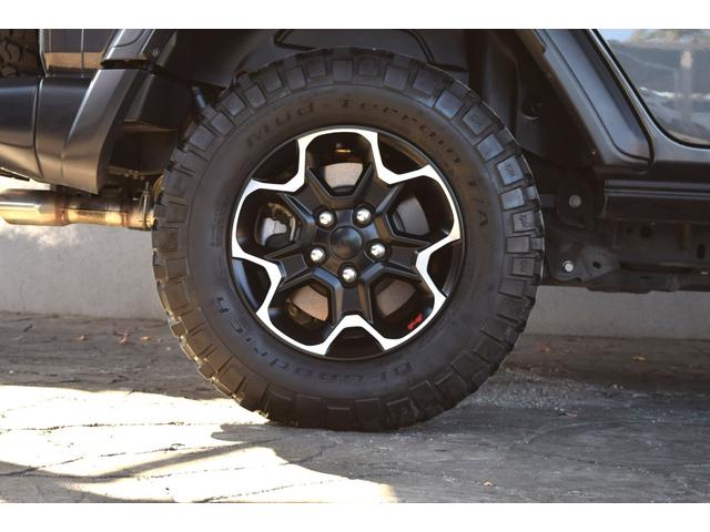 ジープ・ラングラーアンリミテッド ルビコン　リーコン　１００台限定車　べストップサンライダー（ハードＴＯＰあり）　ジェプセン１インチリフトアップ　４本出しマフラー　スミティビルトルーフラック　ＧＡＲＶＩＮトレイルラック　ファブテックカーゴラック（40枚目）