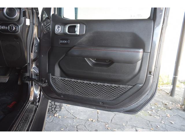 ジープ・ラングラーアンリミテッド ルビコン　リーコン　１００台限定車　べストップサンライダー（ハードＴＯＰあり）　ジェプセン１インチリフトアップ　４本出しマフラー　スミティビルトルーフラック　ＧＡＲＶＩＮトレイルラック　ファブテックカーゴラック（46枚目）