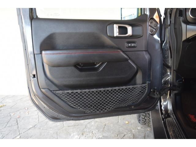 ジープ・ラングラーアンリミテッド ルビコン　リーコン　１００台限定車　べストップサンライダー（ハードＴＯＰあり）　ジェプセン１インチリフトアップ　４本出しマフラー　スミティビルトルーフラック　ＧＡＲＶＩＮトレイルラック　ファブテックカーゴラック（47枚目）