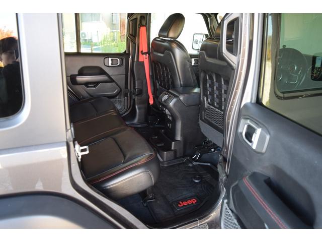 ジープ・ラングラーアンリミテッド ルビコン　リーコン　１００台限定車　べストップサンライダー（ハードＴＯＰあり）　ジェプセン１インチリフトアップ　４本出しマフラー　スミティビルトルーフラック　ＧＡＲＶＩＮトレイルラック　ファブテックカーゴラック（50枚目）