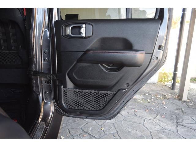 ジープ・ラングラーアンリミテッド ルビコン　リーコン　１００台限定車　べストップサンライダー（ハードＴＯＰあり）　ジェプセン１インチリフトアップ　４本出しマフラー　スミティビルトルーフラック　ＧＡＲＶＩＮトレイルラック　ファブテックカーゴラック（52枚目）