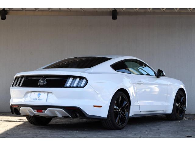 マスタング 50イヤーズ エディション 350台限定車 ディーラーメンテナンス車両 記録簿 H29,30、1、2、4、7のディーラーでの記録簿あり ブラックレザーシート シートヒーター ベンチレーション パドルシフト バックカメラ(9枚目)