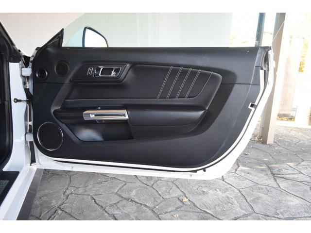 マスタング 50イヤーズ エディション 350台限定車 ディーラーメンテナンス車両 記録簿 H29,30、1、2、4、7のディーラーでの記録簿あり ブラックレザーシート シートヒーター ベンチレーション パドルシフト バックカメラ(43枚目)