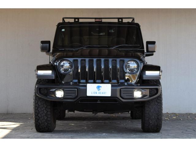 ジープ・ラングラーアンリミテッド サハラ　ブラックレザー　ジェプセン４本出しマフラー　スミティルーフラック　べストップサンライダー（ハードＴＯＰあり）　ルビコンホイール　ジオランダＸＡＴタイヤ　エルフォードフロントバンパー　ドラレコ（3枚目）