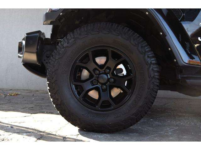 ジープ・ラングラーアンリミテッド サハラ　ブラックレザー　ジェプセン４本出しマフラー　スミティルーフラック　べストップサンライダー（ハードＴＯＰあり）　ルビコンホイール　ジオランダＸＡＴタイヤ　エルフォードフロントバンパー　ドラレコ（8枚目）