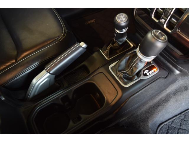 ジープ・ラングラーアンリミテッド サハラ　ブラックレザー　ジェプセン４本出しマフラー　スミティルーフラック　べストップサンライダー（ハードＴＯＰあり）　ルビコンホイール　ジオランダＸＡＴタイヤ　エルフォードフロントバンパー　ドラレコ（19枚目）