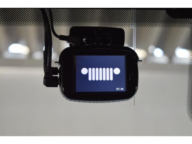 ジープ・ラングラーアンリミテッド サハラ　ブラックレザー　ジェプセン４本出しマフラー　スミティルーフラック　べストップサンライダー（ハードＴＯＰあり）　ルビコンホイール　ジオランダＸＡＴタイヤ　エルフォードフロントバンパー　ドラレコ（20枚目）