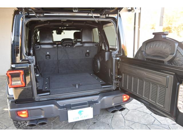 ジープ・ラングラーアンリミテッド サハラ　ブラックレザー　ジェプセン４本出しマフラー　スミティルーフラック　べストップサンライダー（ハードＴＯＰあり）　ルビコンホイール　ジオランダＸＡＴタイヤ　エルフォードフロントバンパー　ドラレコ（22枚目）