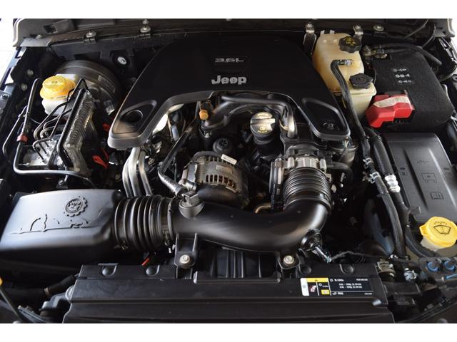 ジープ・ラングラーアンリミテッド サハラ　ブラックレザー　ジェプセン４本出しマフラー　スミティルーフラック　べストップサンライダー（ハードＴＯＰあり）　ルビコンホイール　ジオランダＸＡＴタイヤ　エルフォードフロントバンパー　ドラレコ（27枚目）