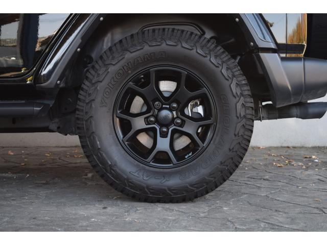 ジープ・ラングラーアンリミテッド サハラ　ブラックレザー　ジェプセン４本出しマフラー　スミティルーフラック　べストップサンライダー（ハードＴＯＰあり）　ルビコンホイール　ジオランダＸＡＴタイヤ　エルフォードフロントバンパー　ドラレコ（40枚目）