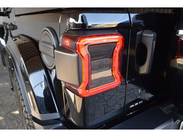 ジープ・ラングラーアンリミテッド サハラ　ブラックレザー　ジェプセン４本出しマフラー　スミティルーフラック　べストップサンライダー（ハードＴＯＰあり）　ルビコンホイール　ジオランダＸＡＴタイヤ　エルフォードフロントバンパー　ドラレコ（47枚目）