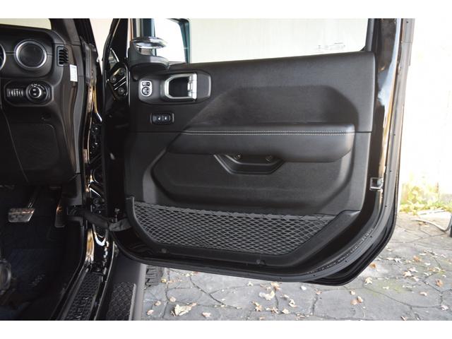 ジープ・ラングラーアンリミテッド サハラ　ブラックレザー　ジェプセン４本出しマフラー　スミティルーフラック　べストップサンライダー（ハードＴＯＰあり）　ルビコンホイール　ジオランダＸＡＴタイヤ　エルフォードフロントバンパー　ドラレコ（48枚目）