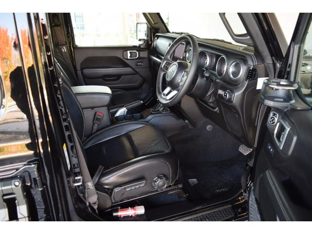 ジープ・ラングラーアンリミテッド サハラ　ブラックレザー　ジェプセン４本出しマフラー　スミティルーフラック　べストップサンライダー（ハードＴＯＰあり）　ルビコンホイール　ジオランダＸＡＴタイヤ　エルフォードフロントバンパー　ドラレコ（49枚目）