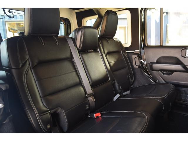 ジープ・ラングラーアンリミテッド サハラ　ブラックレザー　ジェプセン４本出しマフラー　スミティルーフラック　べストップサンライダー（ハードＴＯＰあり）　ルビコンホイール　ジオランダＸＡＴタイヤ　エルフォードフロントバンパー　ドラレコ（56枚目）