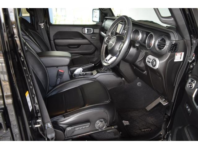 ジープ・ラングラーアンリミテッド サハラ　レザーシート　２．５インチリフトアップカスタム　ラギッドリッジフロントバンパー　ＷＡＲＮウインチ　ハイフェンダー　ＮＦＡＢサイドステップ　スミティ背面強化ＫＩＴ　スミティリアバンパー　ＫＭＣホイール（50枚目）