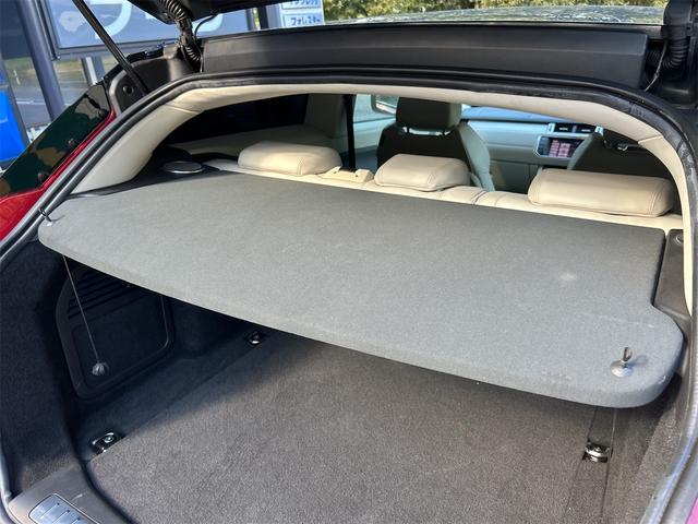 レンジローバーイヴォーククーペ ダイナミック　４ＷＤ　バックカメラ　オートクルーズコントロール　パワーシート　サンルーフ　ナビ　オートライト　電動リアゲート　アルミホイール　電動格納ミラー　シートヒーター　革シート　ＡＴ　ＣＤ　ＡＢＳ　ＥＳＣ（26枚目）