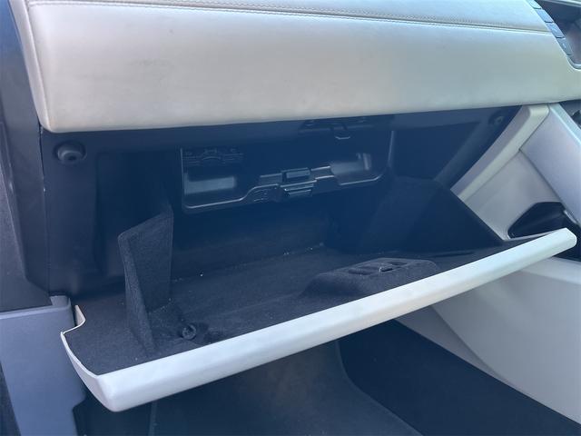 レンジローバーイヴォーククーペ ダイナミック　４ＷＤ　バックカメラ　オートクルーズコントロール　パワーシート　サンルーフ　ナビ　オートライト　電動リアゲート　アルミホイール　電動格納ミラー　シートヒーター　革シート　ＡＴ　ＣＤ　ＡＢＳ　ＥＳＣ（70枚目）