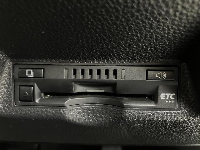 ヤリス ハイブリッドＺ　ＰＣＳ　ＡＷ　Ｂカメラ　ＬＥＤランプ　スマキー　ＥＴＣ付き　メディアプレイヤー接続　ＶＳＣ　パワステ　１オナ車　クルコン　カーテンエアバック　キーフリー　ＡＢＳ　エアコン　エアバッグ（5枚目）