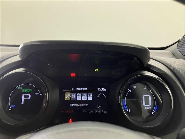 ヤリス ハイブリッドＺ　ＰＣＳ　ＡＷ　Ｂカメラ　ＬＥＤランプ　スマキー　ＥＴＣ付き　メディアプレイヤー接続　ＶＳＣ　パワステ　１オナ車　クルコン　カーテンエアバック　キーフリー　ＡＢＳ　エアコン　エアバッグ（10枚目）
