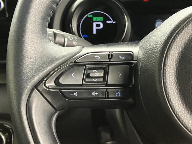 ヤリス ハイブリッドＺ　ＰＣＳ　ＡＷ　Ｂカメラ　ＬＥＤランプ　スマキー　ＥＴＣ付き　メディアプレイヤー接続　ＶＳＣ　パワステ　１オナ車　クルコン　カーテンエアバック　キーフリー　ＡＢＳ　エアコン　エアバッグ（13枚目）