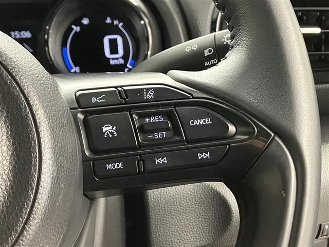 ヤリス ハイブリッドＺ　ＰＣＳ　ＡＷ　Ｂカメラ　ＬＥＤランプ　スマキー　ＥＴＣ付き　メディアプレイヤー接続　ＶＳＣ　パワステ　１オナ車　クルコン　カーテンエアバック　キーフリー　ＡＢＳ　エアコン　エアバッグ（14枚目）