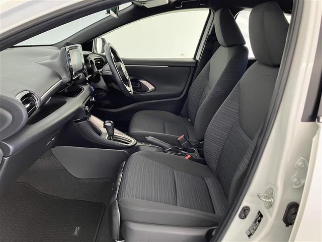 ヤリス ハイブリッドＺ　ＰＣＳ　ＡＷ　Ｂカメラ　ＬＥＤランプ　スマキー　ＥＴＣ付き　メディアプレイヤー接続　ＶＳＣ　パワステ　１オナ車　クルコン　カーテンエアバック　キーフリー　ＡＢＳ　エアコン　エアバッグ（17枚目）