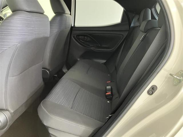 ヤリス ハイブリッドＺ　ＰＣＳ　ＡＷ　Ｂカメラ　ＬＥＤランプ　スマキー　ＥＴＣ付き　メディアプレイヤー接続　ＶＳＣ　パワステ　１オナ車　クルコン　カーテンエアバック　キーフリー　ＡＢＳ　エアコン　エアバッグ（19枚目）