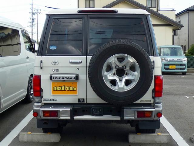 ランドクルーザー７０ バン　ローン２．４パーセント　１２０回　５速ＭＴ　トヨタ純正前後デフロック　レカロ―シート×２脚　ウッドコンビステアリング（3枚目）