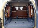 サードシートを左右に跳ね上げれば、さらに広いスペースができますおんぷ