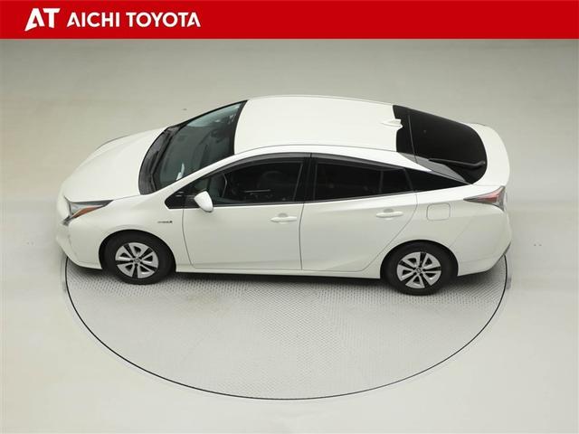 プリウス Ａプレミアム　黒革シート　ＬＥＤライト　地デジフルセグ　Ｒカメラ　スマキー　クルコン　メモリナビ　ＡＣ　ＥＴＣ　キーレスエントリー　ミュージックプレイヤー接続可　イモビ　アルミホイール　ＤＶＤ再生　サイドエアバッグ（11枚目）