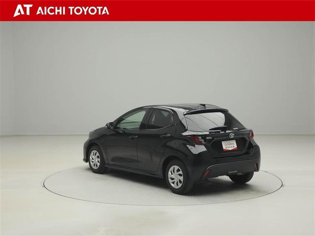 ヤリス Ｘ　ＰＣＳ　スマートキーシステム　元レンタカー　横滑り防止装置付き　ワイヤレスキー　バックガイドモニター　盗難防止　サイドエアバック　エアコン　Ｗエアバッグ　パワーウインドウ　ＥＴＣ付き　パワステ　ナビ（4枚目）