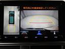 パノラミックビューモニターを装備。駐車場や交差点でクルマを真上から見るように周囲を確認できます。機能の詳細は販売店スタッフまでおたずねください。