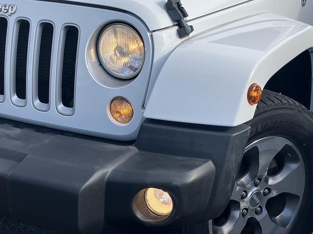 ジープ・ラングラーアンリミテッド サハラ　クルーズコントロール　ＡＬＰＩＮＥスピーカー　ステアリングスイッチ　サイドステップ　メモリーナビＴＶ　サイド・バックカメラ　純正１８インチアルミ　ＣＤ／ＤＶＤ再生　Ｂｌｕｅｔｏｏｔｈ接続　ＥＴＣ（18枚目）