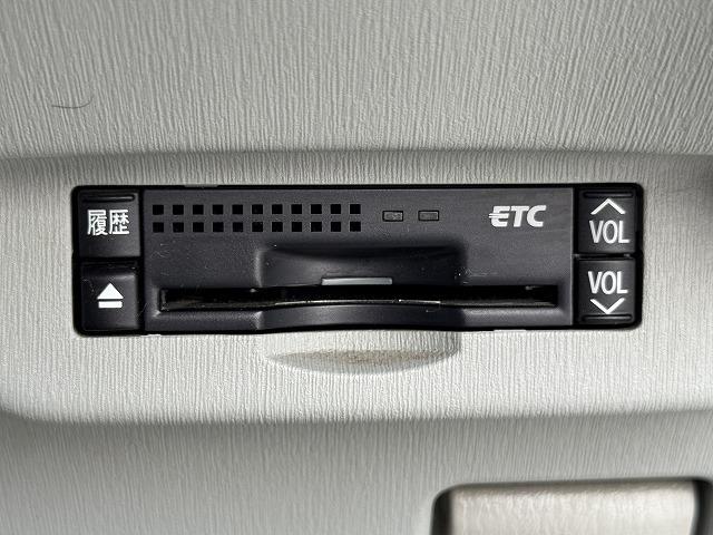 プリウス Ｓ　１オーナー　純正ナビＴＶ　バックカメラ　ビルドインＥＴＣ　プロジェクターヘッドライト　ヘッドライトレベライザー　スマートキー　プッシュスタート　ステアリングスイッチ　オートライト　純正１５インチアルミ（4枚目）