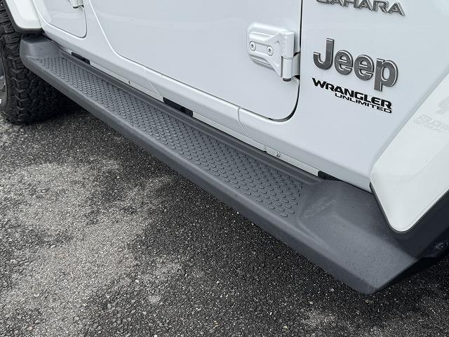 ジープ・ラングラーアンリミテッド サハラ　１オーナー　ＪＥＰＰＥＳＥＮ４本出しマフラー　ＪＥＰＰＥＳＥＮ１７インチアルミ　ＡＬＰＩＮＥスピーカー　レーダークルーズ　本革シート　シートヒーター　サイドステップ　ＡＣ１００Ｖ電源　ＬＥＤヘッド（14枚目）