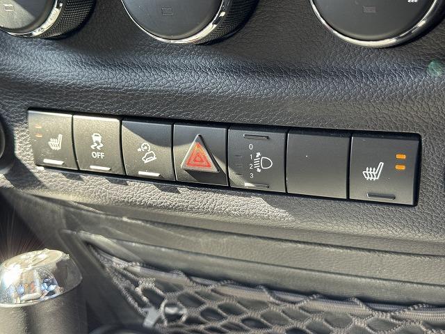 ジープ・ラングラーアンリミテッド 　リクライニングキット　後席モニター　ＡＬＰＩＮＥスピーカー　メモリーナビＴＶ　クルーズコントロール　サイド・バックカメラ　黒革シート　シートヒーター　アクセスグリップ　サイドステップ　１８インチアルミ（8枚目）