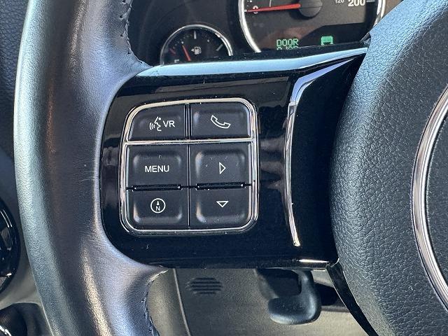 ジープ・ラングラーアンリミテッド 　リクライニングキット　後席モニター　ＡＬＰＩＮＥスピーカー　メモリーナビＴＶ　クルーズコントロール　サイド・バックカメラ　黒革シート　シートヒーター　アクセスグリップ　サイドステップ　１８インチアルミ（15枚目）